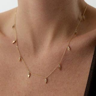 Cardena Sıralı Üçgen Motifli Çok Taşlı Altın Kolye