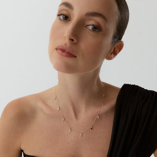 Cardena Sıralı Üçgen Motifli Çok Taşlı Altın Kolye