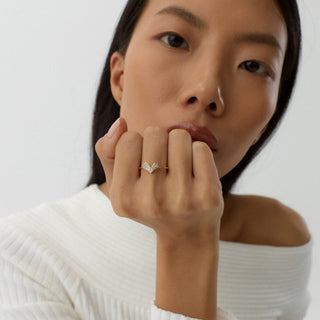 Corvessa Kalp Figürlü Taşlı Altın Yüzük