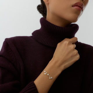 Fluxora Çiçek Motifli Çok Taşlı Çift Zincir Altın Bileklik