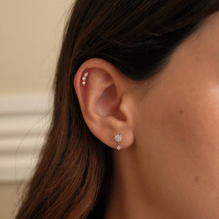 Hanging Daisy Sallantılı Taşlı Lab Grown Diamond Taşlı Altın Kulak Piercing