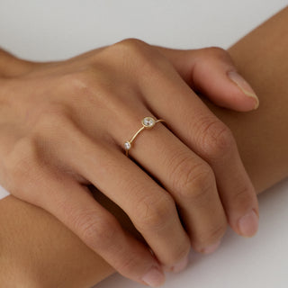 Ilverie Bezel İki Taşlı Altın Yüzük