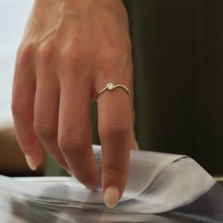 Lunette Wave Dalgalı Form Hilal Çerçeveli İnce Lab Grown Diamond Taşlı Altın Yüzük