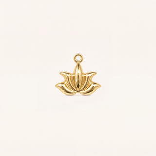 Sacred Lotus Lotus Figürlü Altın Charm